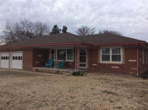 114 13th St, Newton KS  67114-1902 exterior