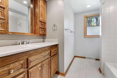 1900 Laura Ln, Waukesha WI  53186-2808 exterior