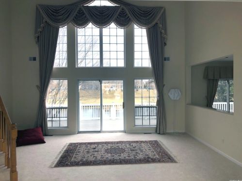 24 Hamlet Dr, Mount Sinai NY  11766-3002 exterior