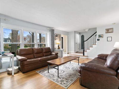 3159 Knoll Ter, Milwaukee, WI 53222-3375