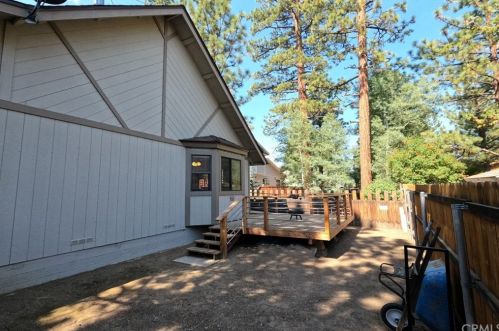 549 Fairway Blvd, Big Bear City CA  92314-8875 exterior