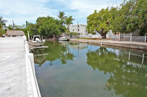 109 Pirates Dr, Key Largo, FL 33037-2321