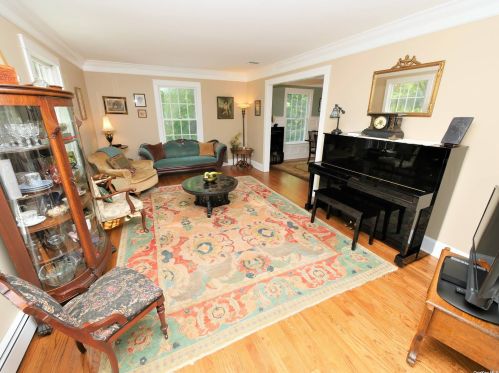 28 Little Harbor Rd, Mount Sinai NY  11766-1208 exterior