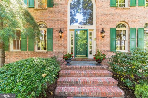 1408 Hampton Dr, Downingtown, PA 19335-3674