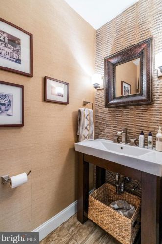 296 Stone Rdg Dr, Norristown PA  19403-5222 exterior