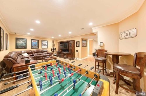 878 Seneca Rd, Franklin Lakes NJ  07417-2825 exterior