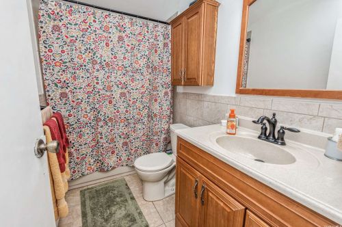 485 8 St, North Lindenhurst NY 11757-5521 exterior