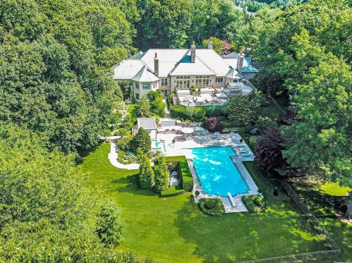 9 Chestnut Hill Dr, Muttontown, NY 11771-2508