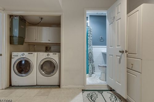 61 Woodland Dr, West Paterson NJ  07424-3707 exterior