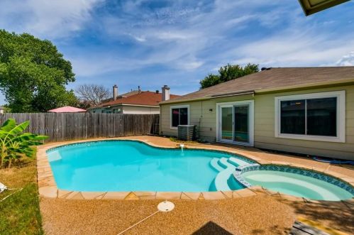 1000 Beechwood Dr, Denton, TX 76210-8660