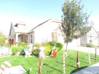 2613 Glow Rd, Riverbank, CA 95367-9556