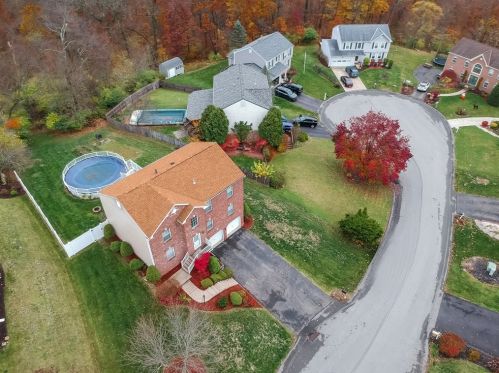 423 Kingsbrook Dr, Mc Donald, PA 15057-2667