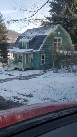 727 12th St, Franklin, PA 16323-1429