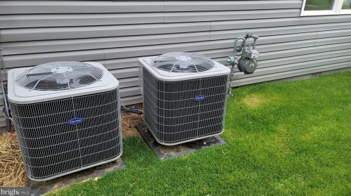 6912 Westlawn Dr, Falls Church VA  22042-2653 exterior