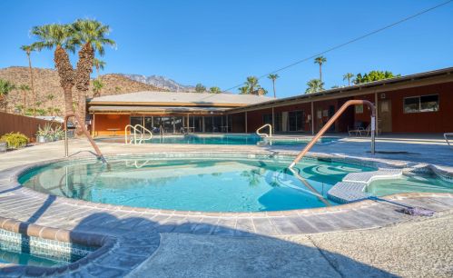 70 Santa Monica St, Palm Springs CA  92264-5257 exterior