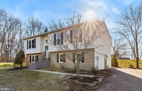 2666 Cinderella Ct, Perkiomenville, PA 18074-9431