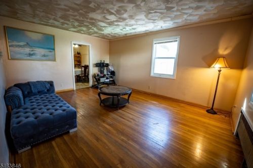 352 7th Ave, Roselle NJ  07203-2159 exterior