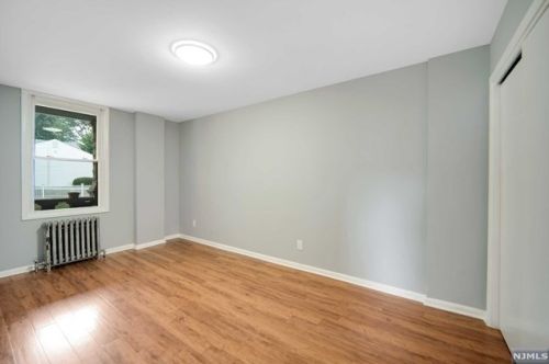 1175 Congress Ave, Teaneck NJ  07666-5858 exterior