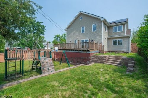 4 Winslow Pl, West Paterson, NJ 07424-2924