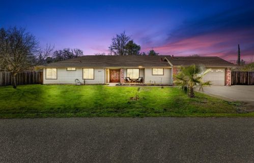 8235 Rifle Ridge Dr, Elverta, CA 95626-9685