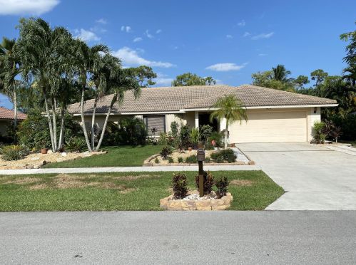 860 Citrus Pl, West Palm Beach, FL 33414-8266