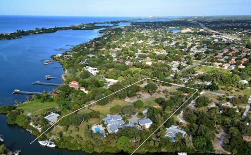 411 Lychee Rd, Nokomis, FL 34275-3494