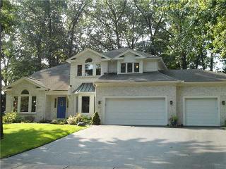 619 Kitlou Ct, Holland, OH 43528-9170