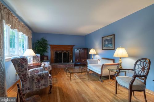 2647 Drayton Dr, Wilmington, DE 19808-3832