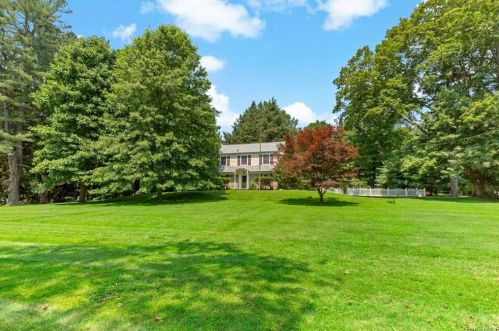 2688 Crompond Rd, Yorktown Hgts, NY 10598-3130