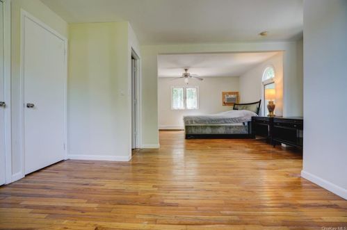 15 Ridgeway, White Plains NY  10605-3706 exterior