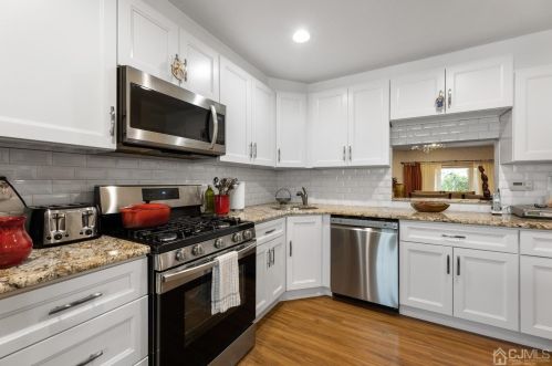 402 Mcdowell Dr, East Brunswick, NJ 08816-4084
