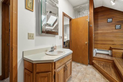 10 Lorri Rd, Derry NH  03038-4112 exterior