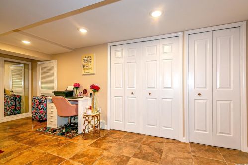 11581 Pkwy Dr, Floral Park NY  11003-3934 exterior