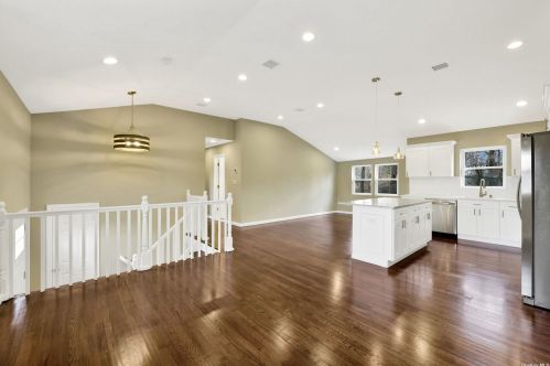 9 Brookwood Dr, Wheatley Heights NY  11798-1005 exterior