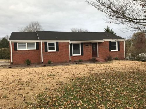 104 Evergreen Dr, Columbia, TN 38401-4908