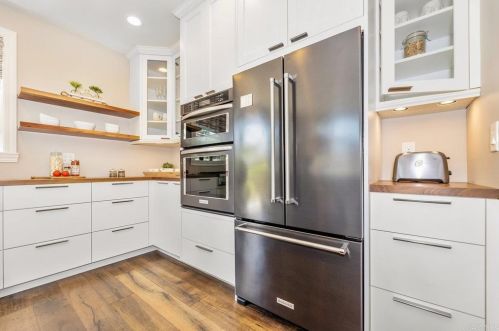 6452 Alexandri Cir, Carlsbad CA  92011-3610 exterior