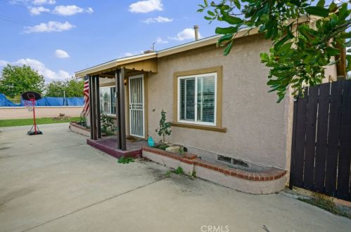 660 Laurel St, Colton CA  92324-2422 exterior