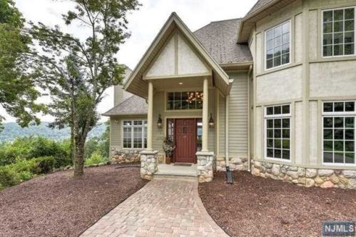 15 Laurel Ter, Sparta NJ  07871-1623 exterior