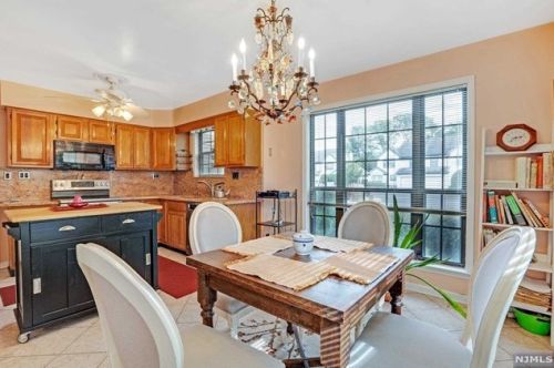 97 Suleski Ct, Mahwah NJ  07430-2961 exterior