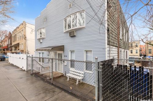 23-38 27th St, Long Island City, NY 11105-2917