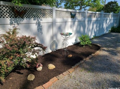 70 Ridgeway Blvd, Bayshore, NY 11706-6332