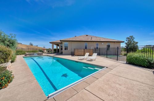 3959 Skyhawk Ln, Vacaville CA  95688-9516 exterior