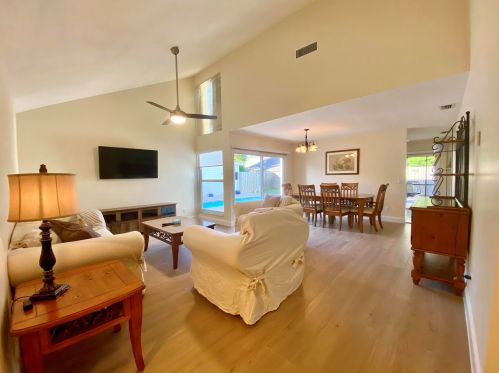 420 Park Forest Way, West Palm Beach, FL 33414-4977