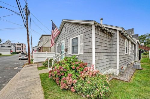 12 Sperry St, Milford CT  06460-7938 exterior