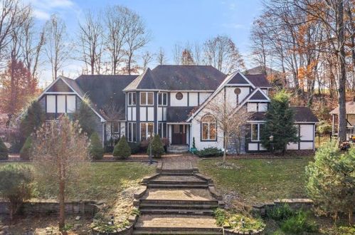 104 Landing Dr, Hookstown, PA 15050-1540