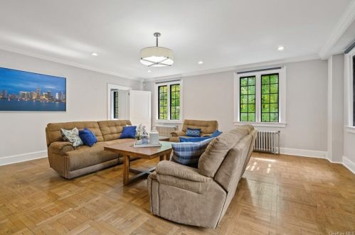 37 Fox Hill Rd, Tuxedo Park NY  10987-4227 exterior