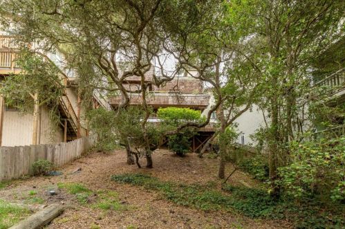 1104 Austin Ave, Del Monte Park CA  93950-5402 exterior