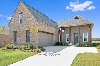 3800 Club View Ct, Zachary, LA 70791-5458
