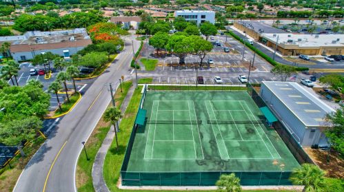 260 Saxony F, Delray Beach FL  33446-1838 exterior