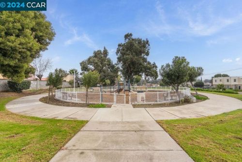 420 8th St, West Pittsburg CA  94565-2632 exterior